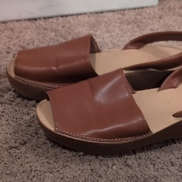 Kenneth Cole Reaction Brown Leather Wedge Sandals w/ Open Toe and Back - Picture 9 of 9